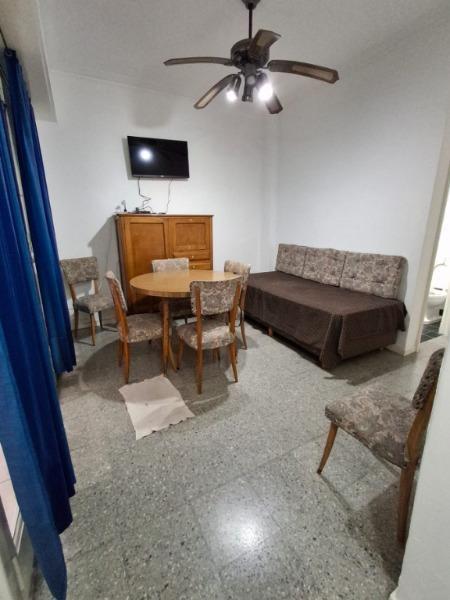 Excelente departamento de 2 ambientes cuenta con: cocina lavadero y patio