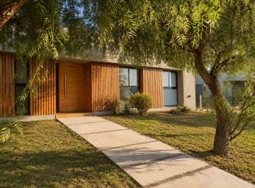 Casa · 112m² · 4 Ambientes · 1 Cochera · Casa en Venta en Pilar del Este, Barrio Santa Elena, Pilar, G. B. a. Zona Norte