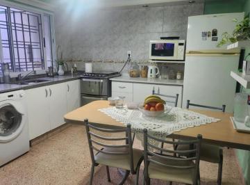 Casa · 134m² · 3 Ambientes · 1 Cochera · Casa en Venta 4 Ambientes en Martinez