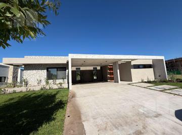 Casa · 289m² · 4 Ambientes · 2 Cocheras · Venta Casa 4 Ambientes en Terravista General Rodriguez