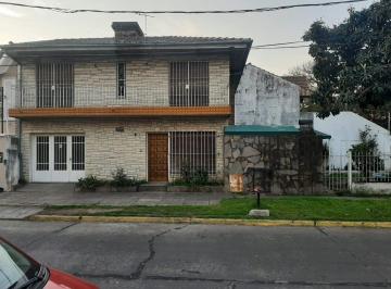 Casa · 138m² · 5 Ambientes · 2 Cocheras · Venta Casa Martinez