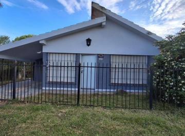 Casa · 90m² · 4 Ambientes · 1 Cochera · Comodo Chalet Cerca del Centro y a Pocas Cuadras del Mar