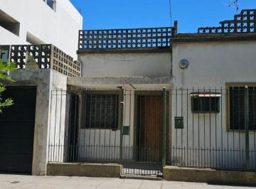 Casa de 3 ambientes, Lomas de Zamora · Casa con Cochera Banfield