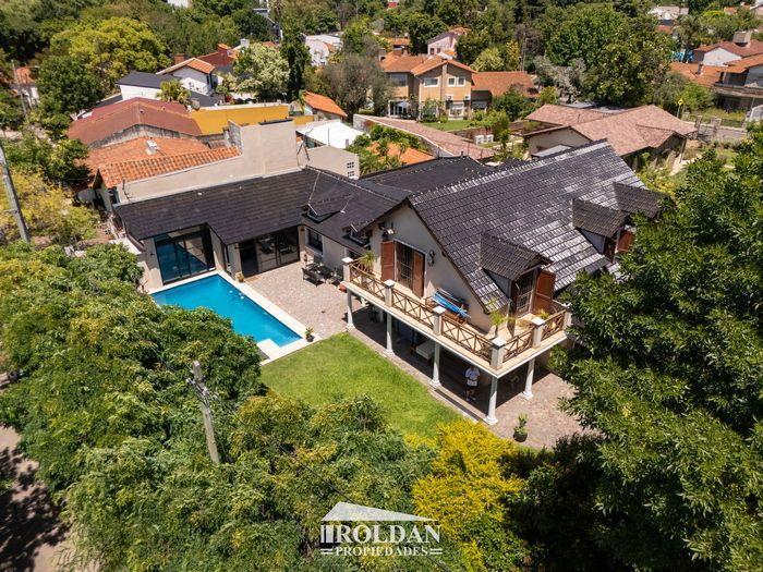 Casa · 492m² · 6 Ambientes · 4 Cocheras