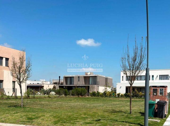 Terreno · 618m²