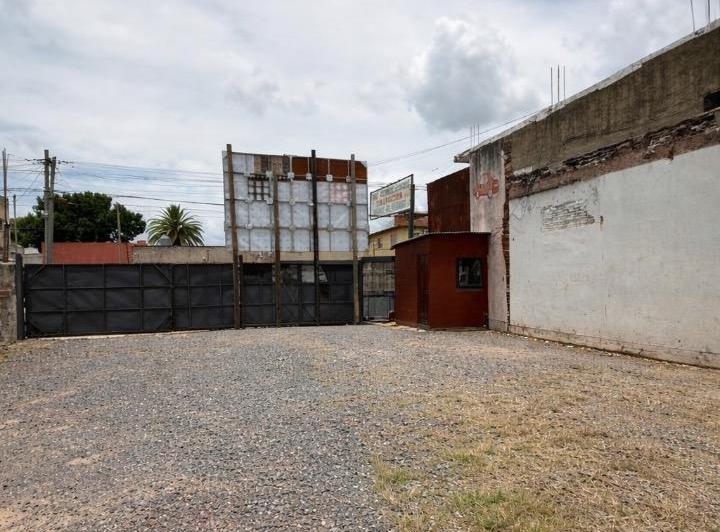 Terreno · 608m²