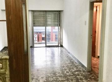 Departamento · 70m² · 3 Ambientes · Venta Depto.3 Amb. Frente 1ºpiso C/balcón a Pasos Estación.