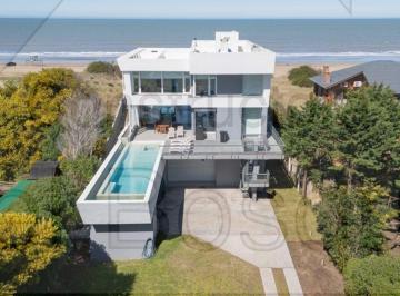 Casa de 5 ambientes, Cariló · Moderna, en Primera Línea de Mar con Piscina Interna, Externa y Spa.
