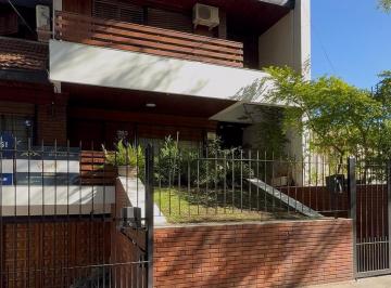 Casa · 153m² · 5 Ambientes · 2 Cocheras · Chalet en Venta Temperley Este con Pileta, Parrilla y Garage Para 2 Autos.