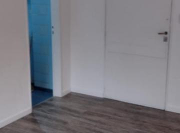 Departamento · 22m² · 1 Ambiente · Venta - San Cristobal - Sarandi 1300 - 1 Amb. Al Frente - Luminoso - C/placard Amplio - Cocina Separada - 22 m²
