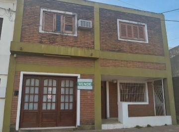 PH de 5 ambientes, Resistencia · Dúplex en Macrocentro de Resistencia con Entradas Independientes, 6 Hab, Patio y Gran Potencial.