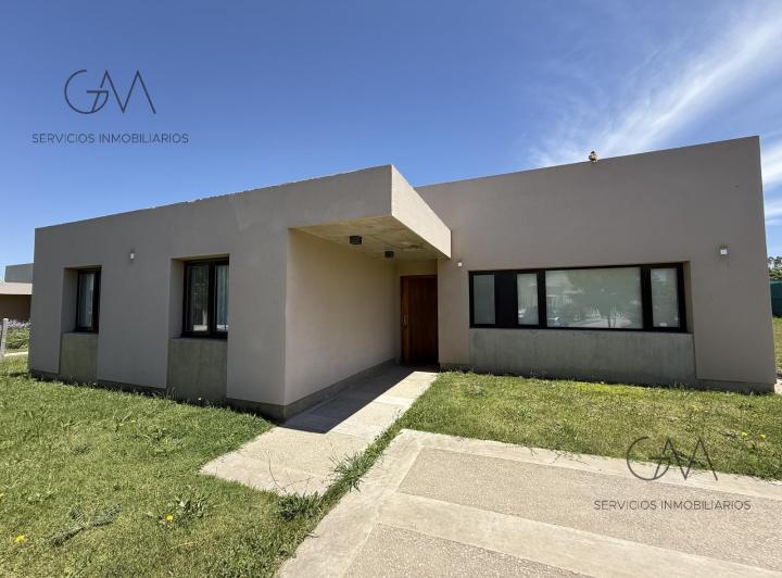 Casa · 180m² · 4 Ambientes