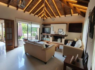 Departamento de 5 ambientes, Ciudad de Mendoza · La Propiedad Ideal Para Quienes Buscan Comodidad y Distinción.