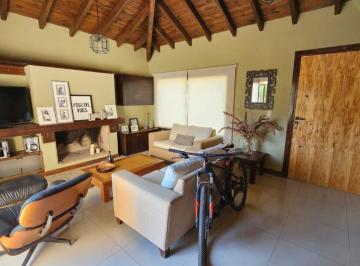 Departamento de 5 ambientes, Ciudad de Mendoza · La Propiedad Ideal Para Quienes Buscan Comodidad y Distinción.