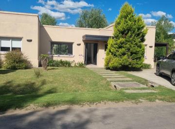 Casa · 100m² · 4 Ambientes · 3 Cocheras · Venta Casa 4 Ambientes. Manzanares Chico