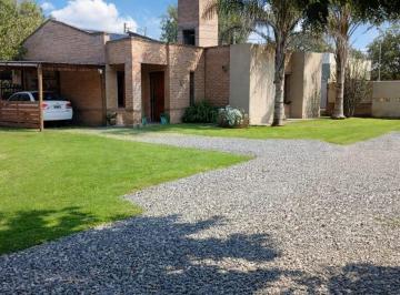 Casa de 5 ambientes, Córdoba · Casa en Venta: Housing Cesira, 3 Dorm Impecable con Pileta! con Escritura