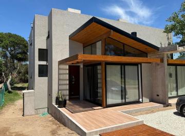 GIA-GI2-3348_2 · Increible Casa en Alquiler Para 6 Pax a 50 m del Mar!