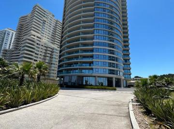 Departamento · 76m² · 2 Ambientes · 2 Cocheras · Trump Tower - Playa Brava