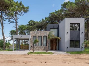 Casa · 260m² · 5 Ambientes · 2 Cocheras · Casa en Venta Pinamar Barrio Pioneros