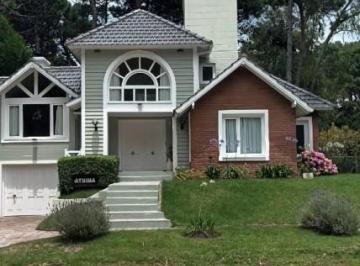 Casa · 197m² · 5 Ambientes · 1 Cochera · Casa en Alquiler en Pinamar Norte a 200 m de La Playa Para 6 Personas