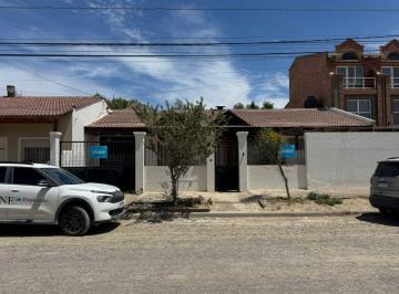 Casa de 6 ambientes, Puerto Madryn · Casa en Venta 3 Dormsan Martin N°2379 E/ Paso y Beruttiprecio U$d138.000
