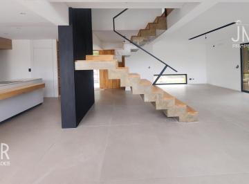 Casa · 170m² · 3 Dormitorios · 1 Cochera · Casa de Diseño en Lagoon Pilar con Pileta y Excelente Calidad Constructiva