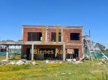 Casa · 200m² · 4 Ambientes · 2 Cocheras · Casa en Venta en El Ensueño