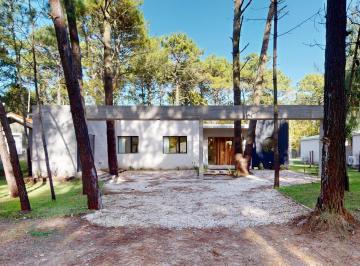 Casa · 189m² · 4 Dormitorios · Cod 731 Alquiler y Venta Excelente! a Estrenar Usd 328.000.