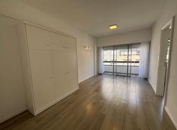 Departamento cómodo de 1 AMB con balcón saliente al frente sobre calle Falucho,  · Venta Departamento 1 Ambiente Al Frente con Balcón, Zona Plaza Colón
