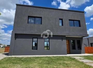 Casa · 147m² · 5 Ambientes · 2 Cocheras · Casa en Venta en San Pablo, Pilar, G. B. a. Zona Norte
