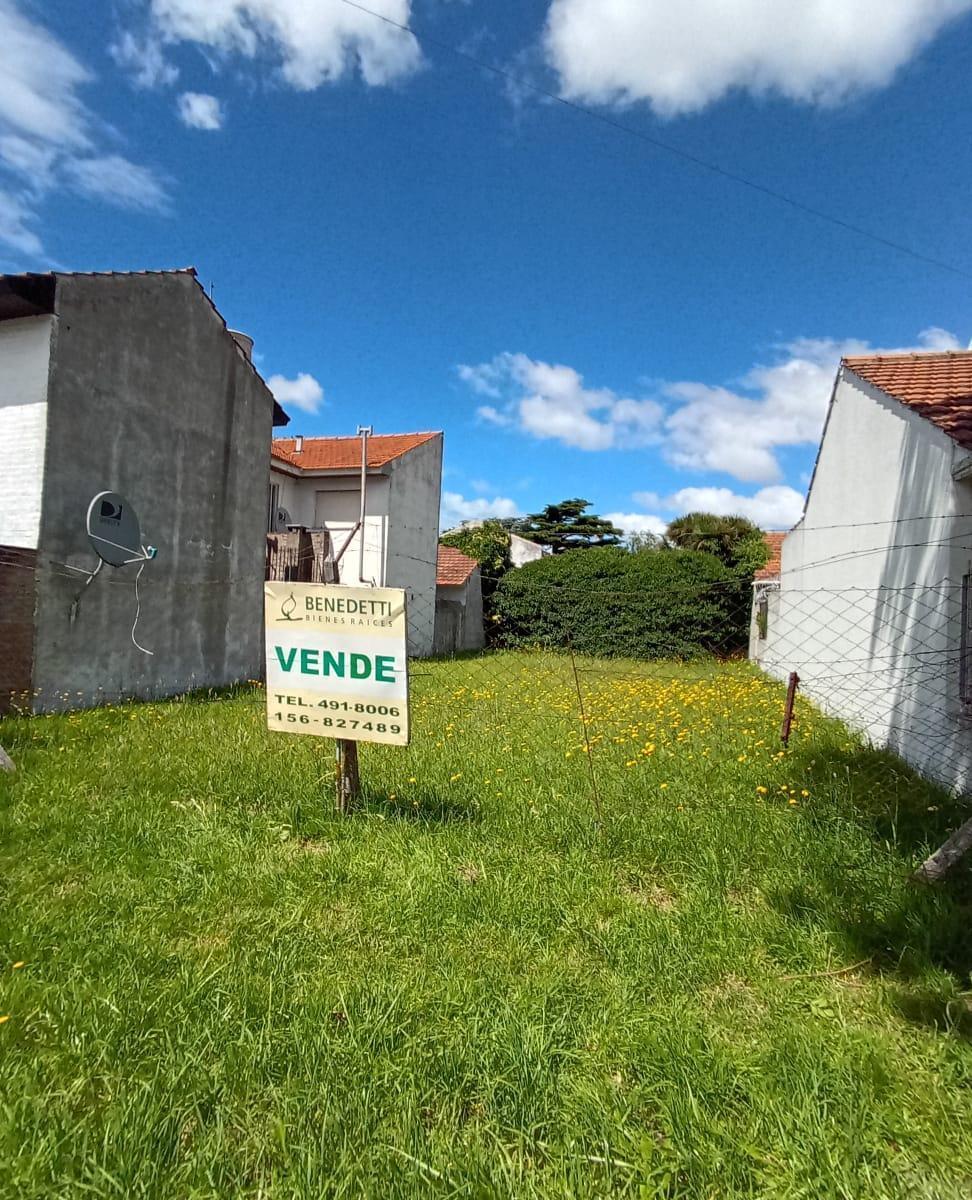 Lote estratégicamente ubicado en el corazón de Punta Mogotes. Único lote disponible en la cuadra, situado sobre vereda de sol.