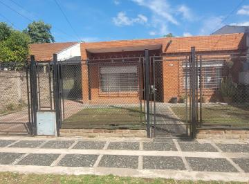 Casa · 110m² · 4 Ambientes · 2 Cocheras · Venta Casa 4 Ambientes con Parque en Moreno