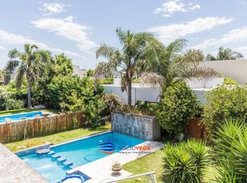 Casa · 295m² · 6 Ambientes · 7 Cocheras · Casa a La Venta en Haras Maria Victoria, Moreno