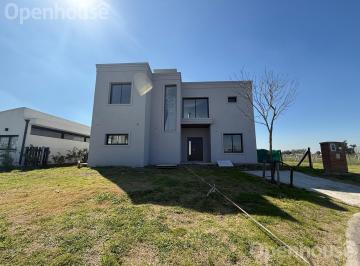 Casa · 175m² · 5 Ambientes · 3 Cocheras · Oportunidad! Venta Casa en Barrio de San Pablo! Consultanos!