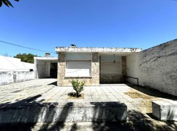 Casa · 456m² · 3 Ambientes · 1 Cochera · Colonia - Venta Casa de 2 Dorm. a m de Rambla Costanera