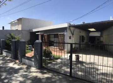 Casa · 3410000m² · 6 Ambientes · 1 Cochera · Colonia - Venta Casa de 3 Dorm. con Apartamento de 2 Dorm. Céntrico