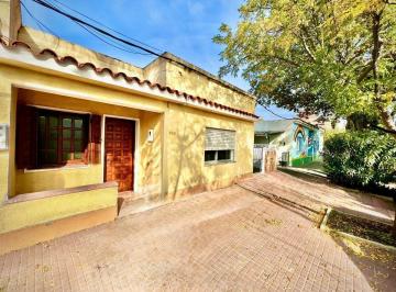 Casa · 72ha · 3 Ambientes · Colonia - Venta Casa de 1 Dormitorio con Opción a 2 Dorm. Céntrica