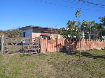 Casa · 500m² · 3 Ambientes · 1 Cochera · Colonia, San Benito - Venta Casa de 2 Dorm. con Jardin