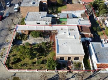 Casa · 623m² · 6 Ambientes · 1 Cochera · Colonia - Venta de 2 Casas con Excelente Terreno en Esquina y Galpón