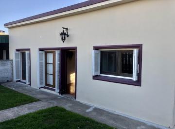 Casa · 4 Ambientes · 1 Cochera · Colonia, El General - Venta de Casa de 3 Dorm. con Patio