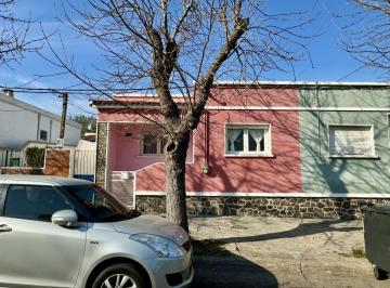 Casa · 89m² · 4 Ambientes · Colonia - Venta de Casa de 2 Dorm. con Opción a 3 Dorm. y Patio