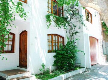 Casa · 153m² · 4 Ambientes · 1 Cochera · Colonia - Venta Casa Céntrica de 3 Dorm. y 3 Baños