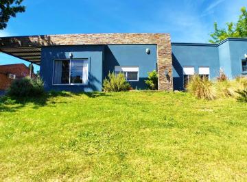 Casa · 5010000m² · 3 Ambientes · 1 Cochera · Colonia - Venta Casa de 2 Dorm. en Zona Balnearia