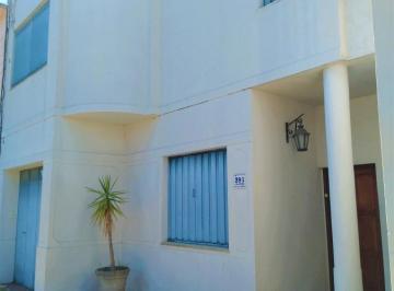 Casa · 131m² · 3 Dormitorios · 1 Cochera · Venta - Casa - 3 Dorm. - Carmelo - Centro