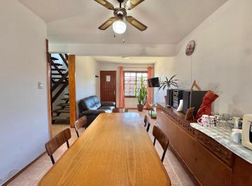 Casa · 55m² · 4 Ambientes · Venta de Vivienda de 3 Dorm. y Patio en Colonia
