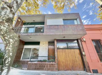 Casa · 164m² · 5 Ambientes · 1 Cochera · Casa en Venta de 4 Dorm. y 2 Baños en Barrio Histórico en Colonia