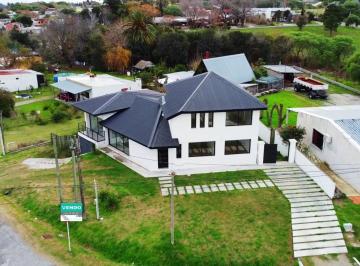 Casa · 327m² · 5 Ambientes · 1 Cochera · Colonia - Venta Casa de 4 Dorm. a m de Plaza de Toros