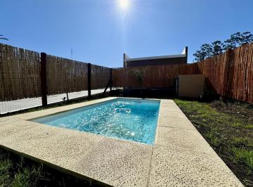 Casa · 54m² · 3 Ambientes · 1 Cochera · Colonia - Venta Casas de 2 Dorm. con Piscina Unidad 7
