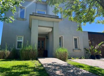 Casa · 144m² · 5 Ambientes · 2 Cocheras · Alquiler - Venta Casa - Barrio Araucarias - Puertos del Lago - con Muebles