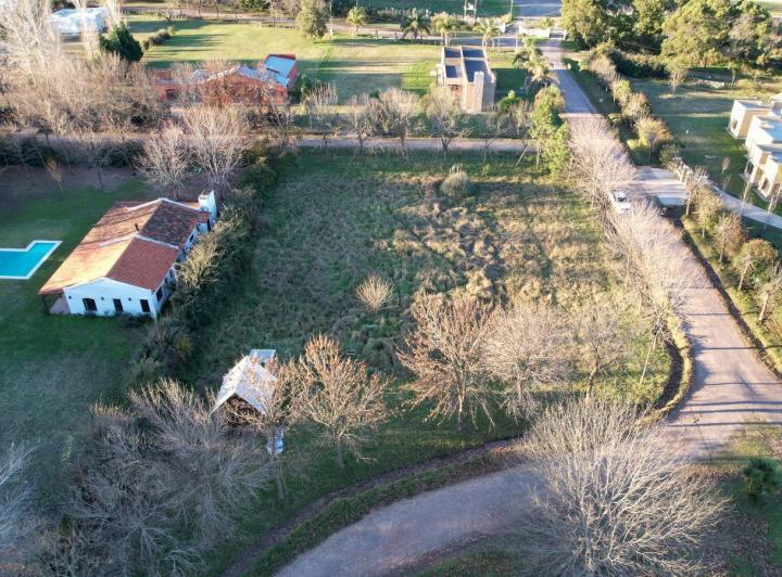 Terreno · 2090m²